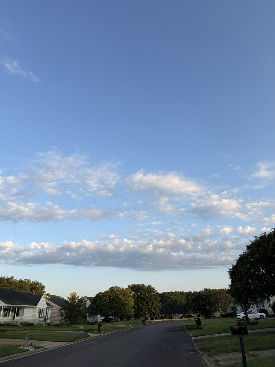 jeffreyihrke's tweet photo. Morning sky here in Virginia https://t.co/7FjOGY0lWs