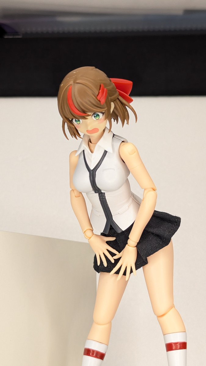 tanigutiyoshito's tweet photo. 瑠衣先輩を作っている傍らでノースリーブ私服完成しました。
最初は大きく盛ろうとしましたが、マンネリ防止の為に普通にた代わりに布スカートで可動域を活かしたポーズが取れます。
#今月作ったプラモ晒そうぜ https://t.co/O3vXZDCjoV
