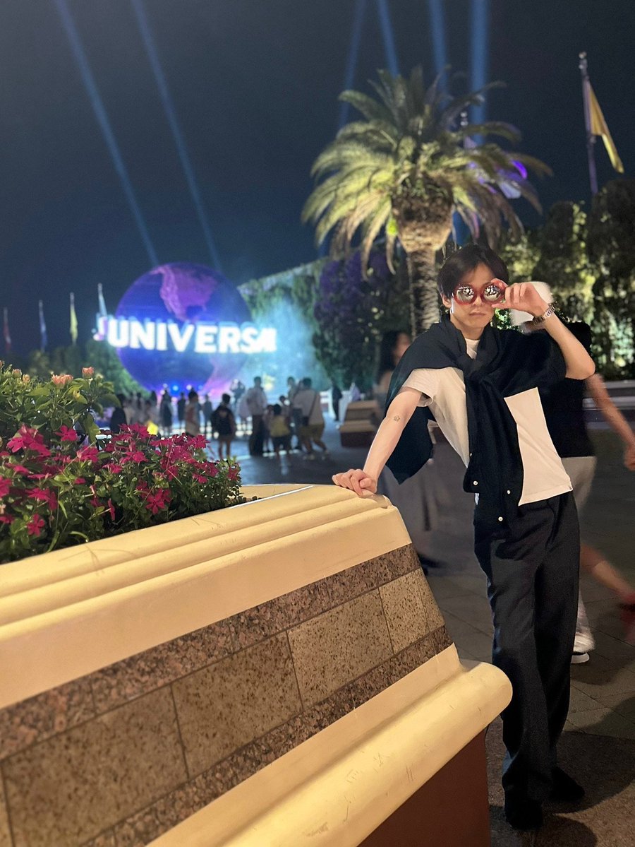 asahiprints's tweet photo. #ASAHI weverse dm 💌

🐱: [📸 x 4]
🐱: went to universal studios japan with my family of five
🐱 it was really fun getting to go again after such a long time
🐱 it had also been a while since the whole family went out together, so it was a really nice time
🐱: 🎢
+ https://t.co/KgVOqvlCsO