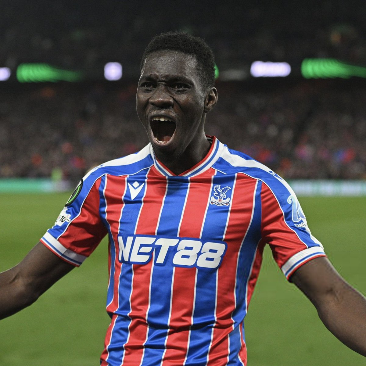 ActuFoot_'s tweet photo. 🚨 CRYSTAL PALACE VEUT PRÈS DE 88 M€ POUR ISMAILA SARR 🇸🇳 !!! 🤑

Le joueur ne veut plus jouer au club et veut rejoindre Liverpool.

Il a d’ailleurs séché l’entraînement.

🗞️ @Santi_J_FM https://t.co/3jmGzMFm7T