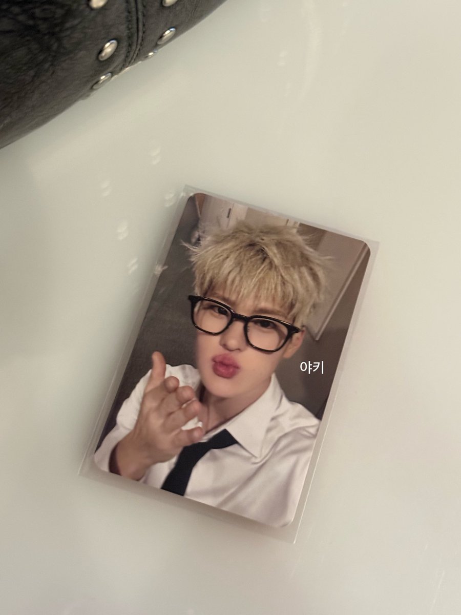 ddoriyakkee's tweet photo. 오늘 포카 기욥따 https://t.co/kCRWNnKYSn