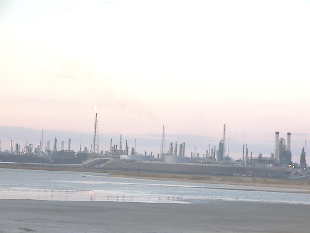 LePG's tweet photo. Les Etats-Unis viennent de s’approprier les réserves pétrolières du Venezuela, les plus grandes du monde.  Après l’enlèvement de Maduro, c’est un nouvel acte d’impérialisme colonial éhonté. Trump veut en finir avec le pays de la révolution bolivarienne. https://t.co/bCrtRbo00v