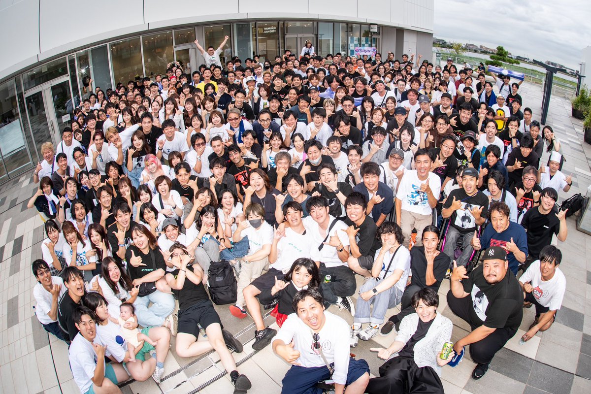 ExWHYZ_MASTER_'s tweet photo. 集合写真にご参加いただきありがとうございました！
マスター最高！！！！！！

#thxWHYZ
#ExWHYZ光 https://t.co/FzAljHQ4N4