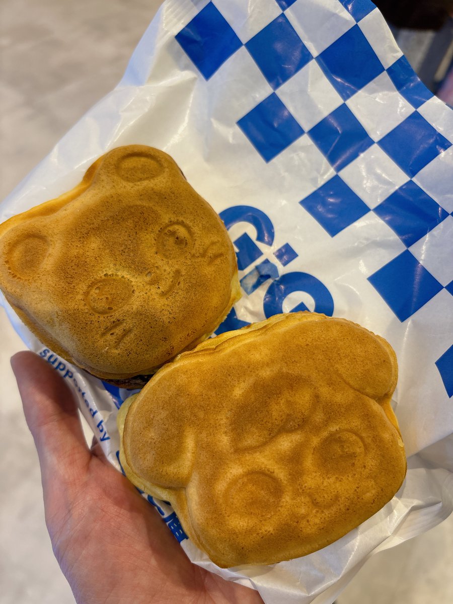 fried_egg0922's tweet photo. パピームたい焼きなんか笑っちゃう😂
こんがりパピームでクリーム味美味しかった😋
GIGOさんごちそうさまでした🎶 https://t.co/k9UeKHfRog