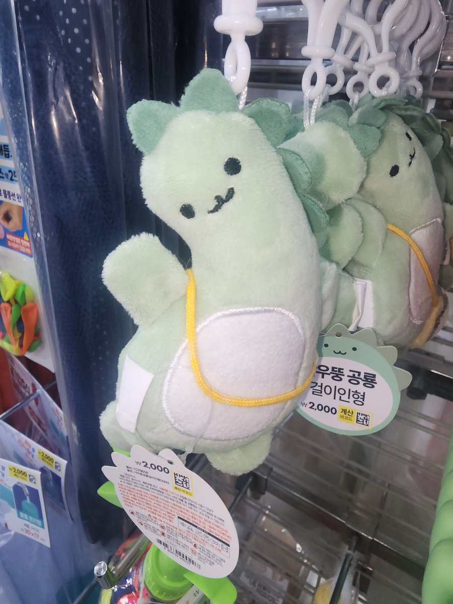 manyaiu's tweet photo. 빛이 어디서 오는 건지도 모르겟고 그림자가 어디에 지는 건지 모르겟고... 볼펜의 한계로 색은 개판났고......... https://t.co/306rpoZnVK