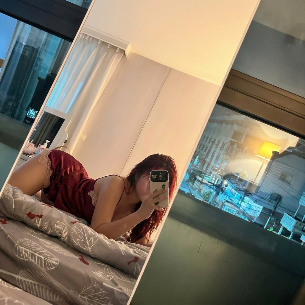 Moonliittee's tweet photo. If we started flirting, who do you think would fall first? 😏 https://t.co/e21L0nOPLA