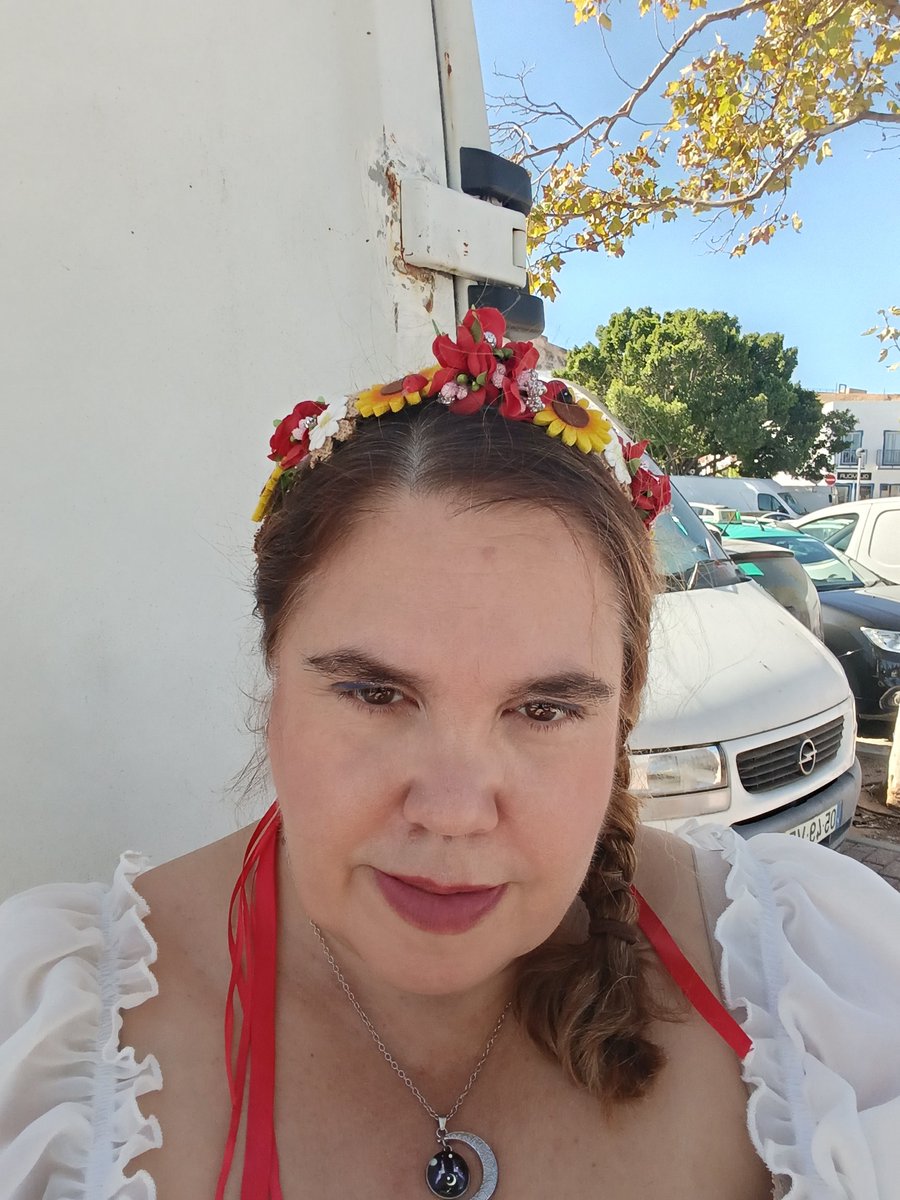 cintavaliente's tweet photo. Pues está soy yo, toda hinchada por la perimenopausia con el hombro jodido y con media depresión. Gracias a la persona que me presionó para salir ayer, que me ayudó a vestirme xq yo sola no puedo. Ahora fui yo, antes ella. Simplemente amigas en la bueno y malo. https://t.co/h0PpJCNOL8