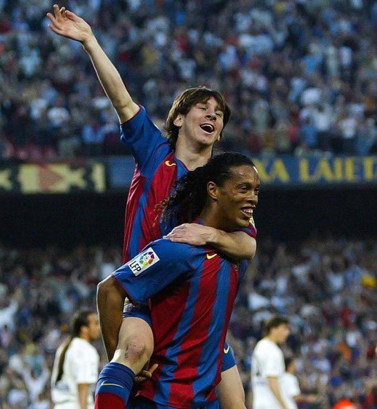 Futballtimelyn's tweet photo. 🚨🎙️ RONALDINHO: My kids don’t recall any of the goals I scored in my career. The only thing they seem to remember is that their dad had the special honor of assisting Messi’s first-ever goal. 

Honestly I’m proud of it too. https://t.co/uzIZo2w6oU