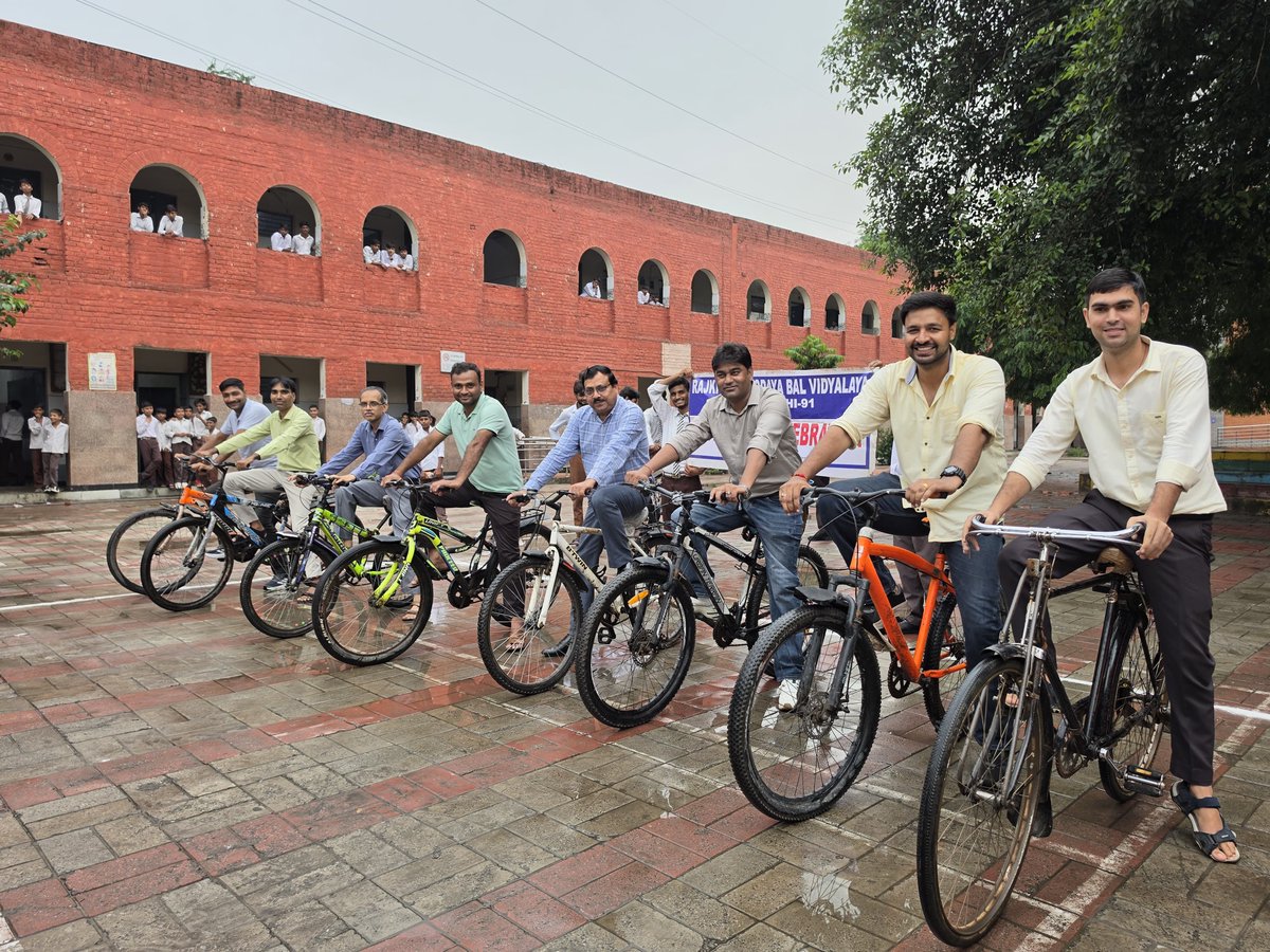 DrNikhilUp's tweet photo. “Let the spirit of sports awaken the strength, discipline and confidence within us.”
NATIONAL SPORTS DAY 
THIRD DAY 
RSBV KONDLI DELHI 1002198
@rsbv1002198 
@RenuGupta341735 
@vandanahari1995 https://t.co/QCSaaPknQG