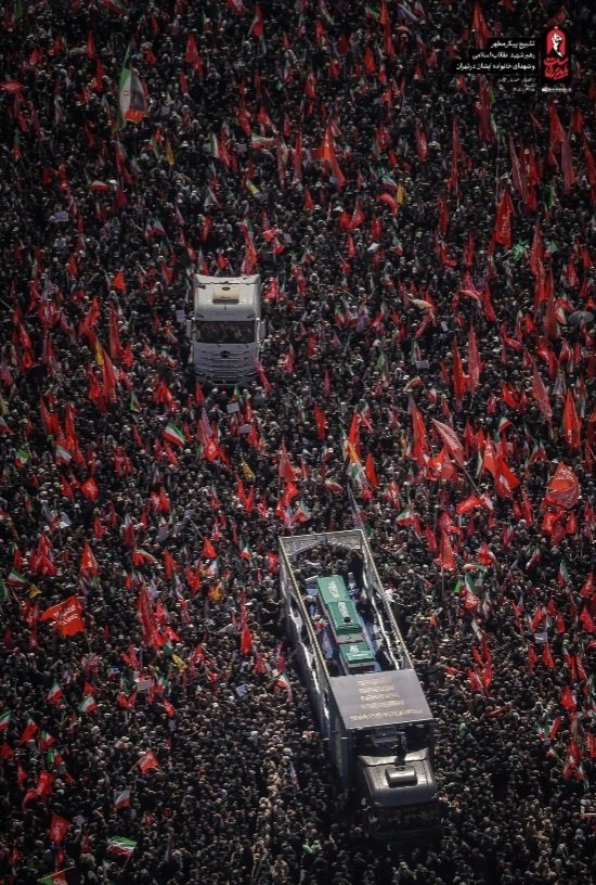 jafari12379325's tweet photo. حماسه ی عظیم مردم در تشییع رهبر شهید، نشون داد که این ملت هیچ وقت میدان رو رها نمیکنه. 
میدان یار قوی ترین پشتوانه ی ایرانند؛
کنار هم، بهتر و محکم تر از همیشه. ✌

#میدان_یار https://t.co/SuWgRJJsFx