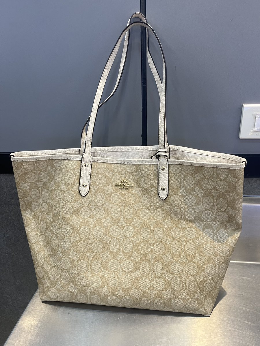 mnwrrsic's tweet photo. usend like new 👜

 ♡ coach tote bag 17นิ้ว (รุ่นกลับด้าน ใช้ได้2ฝั่ง) อีกด้านขาวล้วน แท้100% เจ้าของใช้เองปล่อยเอง ดูเพิ่มเติมได้ค่ะ🥹

2,490฿ รวมส่ง from 8k+🤲🏻🤍

#ส่งต่อcoach #coachthailand #longchampthailand #ส่งต่อlongchamp #coachมือสอง #กระเป๋าแบรนด์เนม https://t.co/d4vGJiavTX