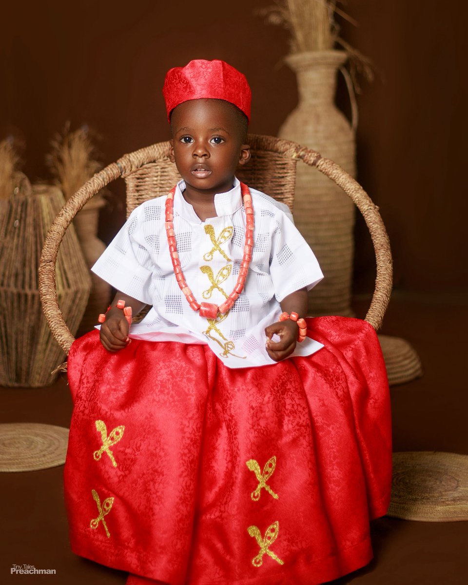 IrediaeugenePM's tweet photo. I love it when mothers bring their kids for traditional outfit photoshoots. 🥹❤️

There’s just something beautiful about seeing our culture captured on these little ones. 
Honor is 2 today 🎉

Please check out our kids page on instagram https://t.co/eR8J0yfTiA https://t.co/Vl7XJoCCqi