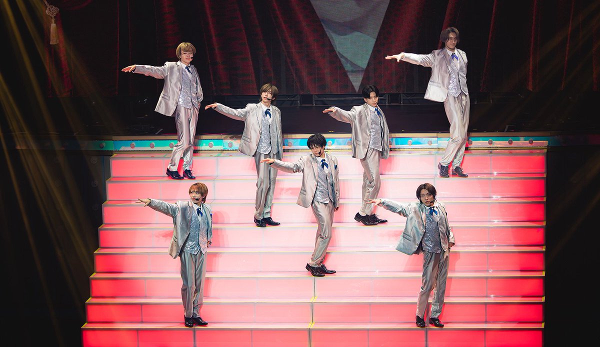 2005___1227's tweet photo. このあとニヤってしながらポーズ決めて左手ポッケに入れながら階段降りてくる蓮王ガチかっこよかった https://t.co/dpSWjFka13