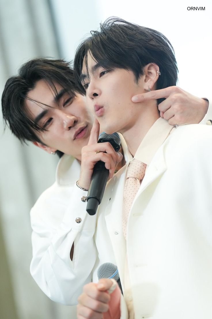 Chanhan2207's tweet photo. I created this account to prepare for the upcoming HeartBound series from PerthSanta 🥬🤍🖤
Please give me a follow to help me build this account and get ready for the HeartBound journey together! 🫶

#HeartboundSeries
#PerthSanta #เพิร์ธแซนต้า
#PerthTanapon #Santapp https://t.co/yiSKewfAyP