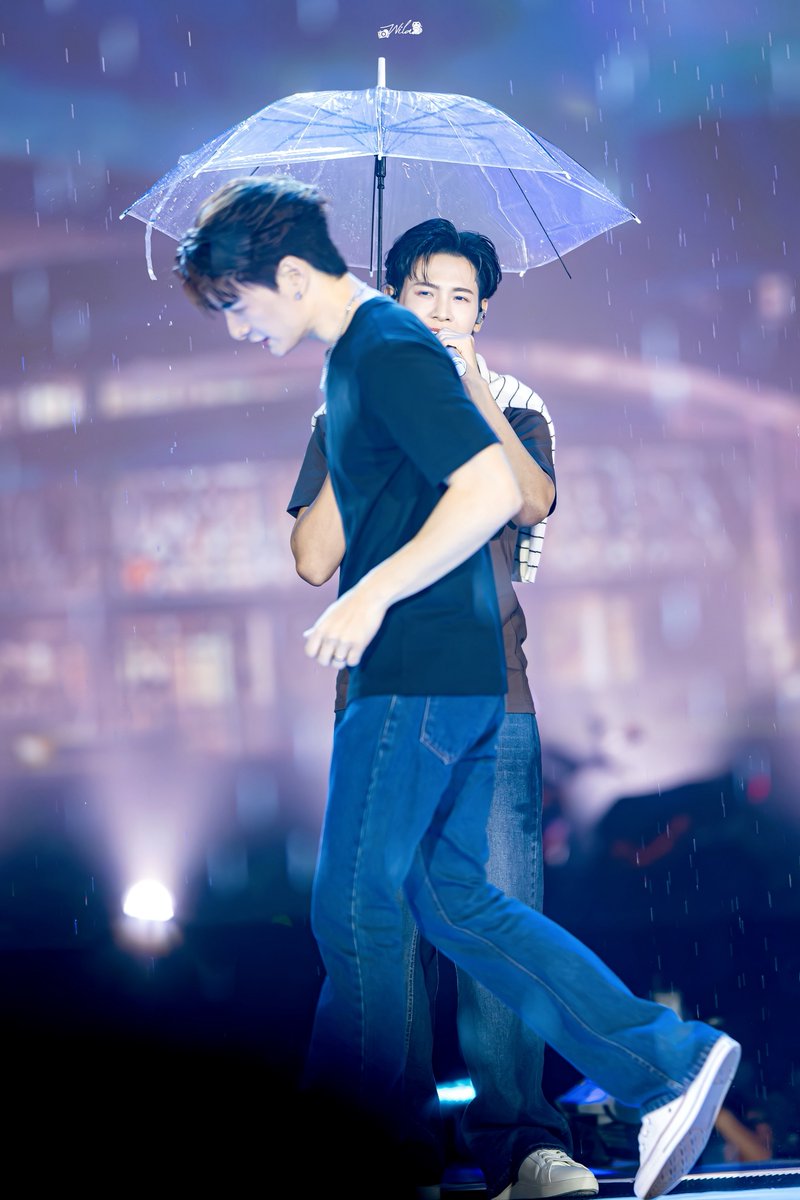 WilaGal's tweet photo. ก้องภพรักและห่วงพี่อาทิตย์มาตลอด 🥺 

SOTUS FRIENDSHIP NEVER ENDS

#SOTUS10thYearConcertD2 https://t.co/zWdplWLSbD