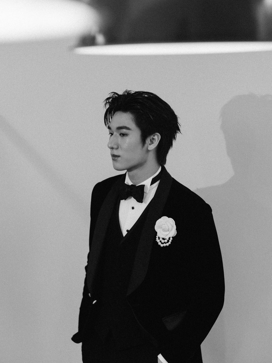 justfolkx's tweet photo. ทำไม Top10 คนที่หล่อที่สุดในโลก ถึงยังไม่เพิ่มชื่อมอสหลงเข้าไป 🤍🎂✨

#moslhong #MosBirthday2026 
#BirthdayDinnerWithMoslhong https://t.co/DeIwFPnUx4