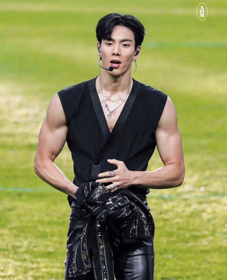FashionistD's tweet photo. Daily dose of #SHOWNU https://t.co/G5jUE3Am6V