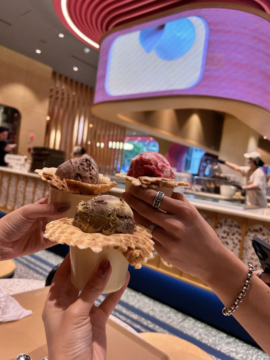 a___minn_'s tweet photo. 韓国のサーティワン可愛い🍨🩷
ピスタチオのアイス
めっちゃ美味しかった🤤
3泊4日じゃ足りません😭 https://t.co/BI99IQKpJ9