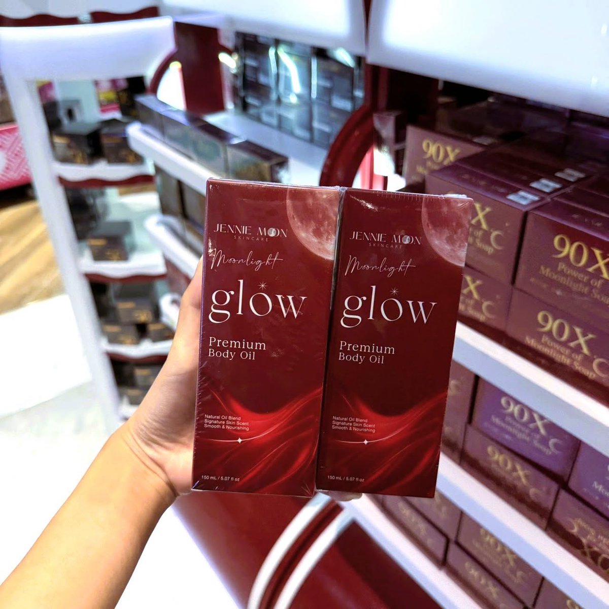 MeteAdana's tweet photo. Glow like moonlight with JENNIE MOON Moonlight Glow Premium Body Oil. Natural plant oils and Vitamin E deeply hydrate, soften, and illuminate skin with a delicate signature scent. Perfect for body and hair ends. https://t.co/LwXvLSQkfz