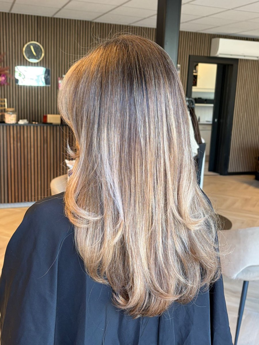 JessicaKiisses's tweet photo. Balayage for a natural, sun-kissed finish. https://t.co/HMDIVMgV7p