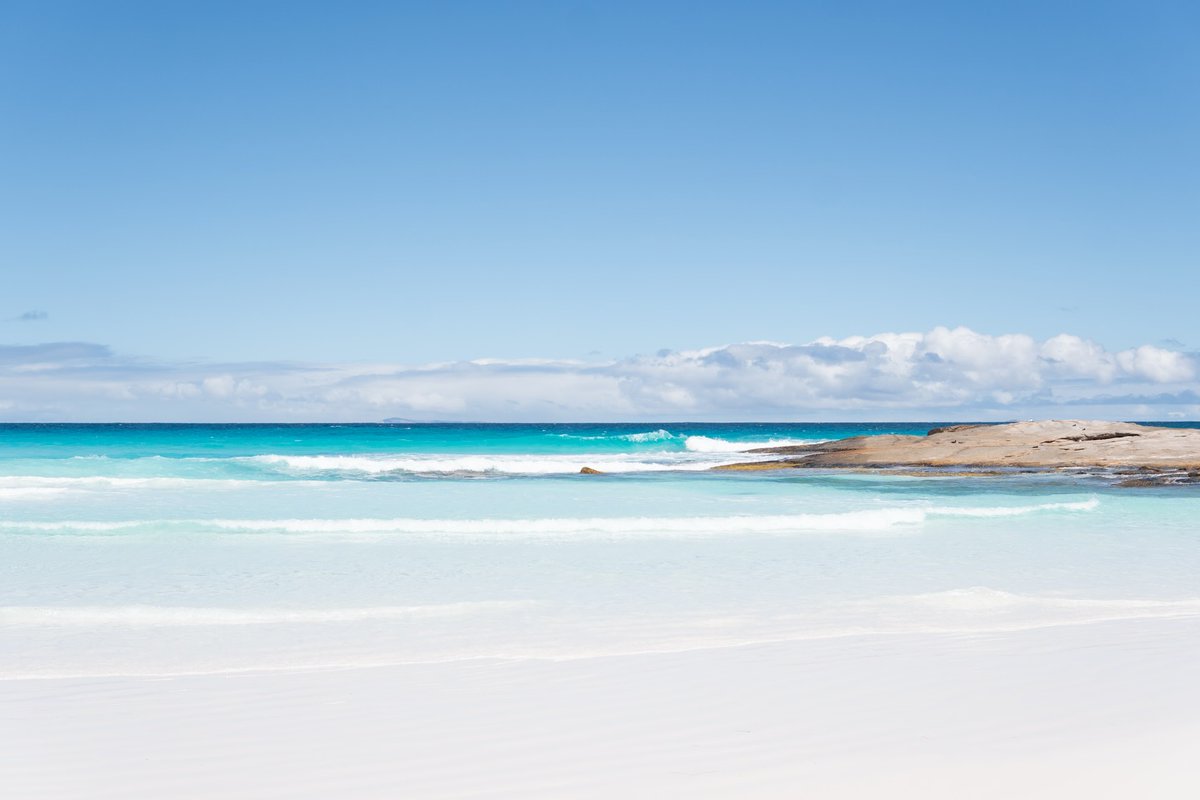 ELPAPICRAM's tweet photo. Parked at Alexander Bay Beach in Cape Arid. Just 1. 5 hours from Esperance, with crystal-clear water and untouched coastline. Definitely coming back to explore more of this national park. https://t.co/DDDVqtWm8F