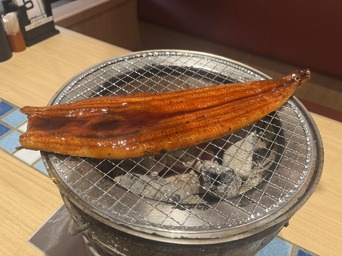 02Tora08's tweet photo. いやぁ、腹パンで暫く動けませんでしたwww
#万福屋
#うなぎ食べ放題 https://t.co/TCtiE0I582