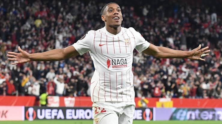 _AlbertoHG_'s tweet photo. 💥BOMBAZO:

El Sevilla está en estos momentos tanteando a Anthony MARTIAL.

👉El delantero francés se ha ofrecido con un salario a la baja y un contrato de un año prorrogable.

Llegaría gratis y podría ser el delantero que pide LGP además de opción para la banda. https://t.co/dJFrRchrcg
