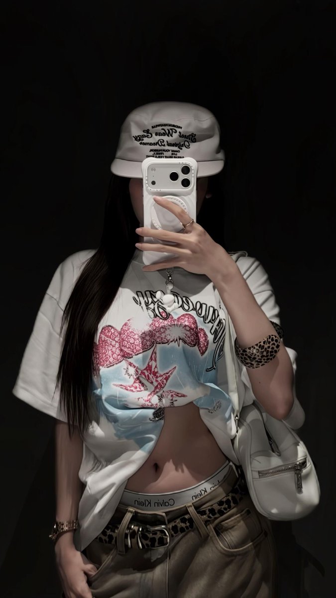 MarylinWexsh's tweet photo. 頭の中がバグってる気がする　整理しなきゃだけどたぶん無理だな https://t.co/RlIjjYuynC