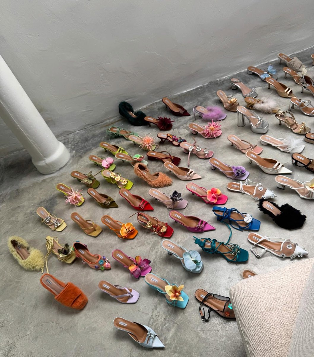 _hiimzz's tweet photo. リサが京都でも履いてたPACE shoesめちゃカワ、🪷バンコク発のブランドでラリサにピッタリ｡･*･:≡(　ε:) https://t.co/6DRoXA4zNz