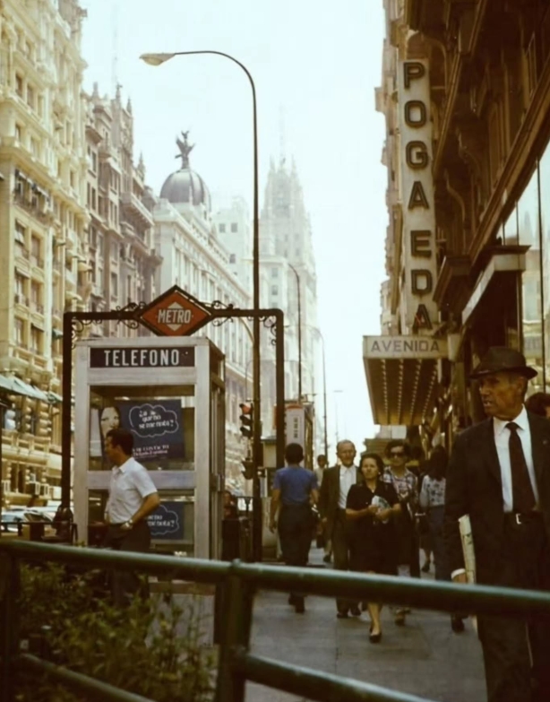 Deckaragain's tweet photo. Madrid en los 70.
2026 El Madrid de los acentos, cosmopolita, de "hermanos espirituales", inclusivo, diverso, y gilipolleces varias. https://t.co/SMp38AQRrU