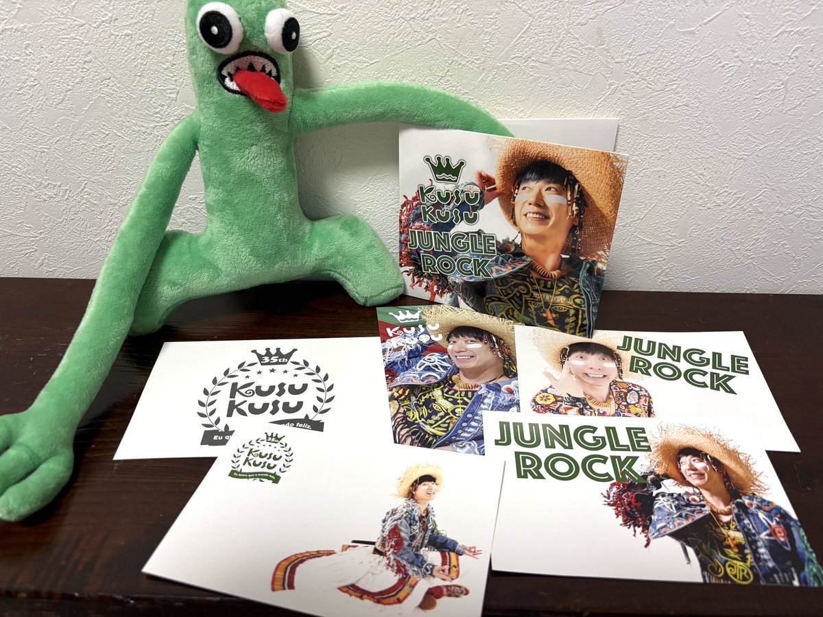 jiro_official's tweet photo. 🍊次郎のBASEで
🍌JUNGLE ROCK
🚚販売開始しました
✍️サイン付き

サインの場所や書いて欲しい言葉は遠慮なく教えてくださいね！

↓次郎のBASE
https://t.co/KeQi4v74LD https://t.co/gJBENDw6Ux