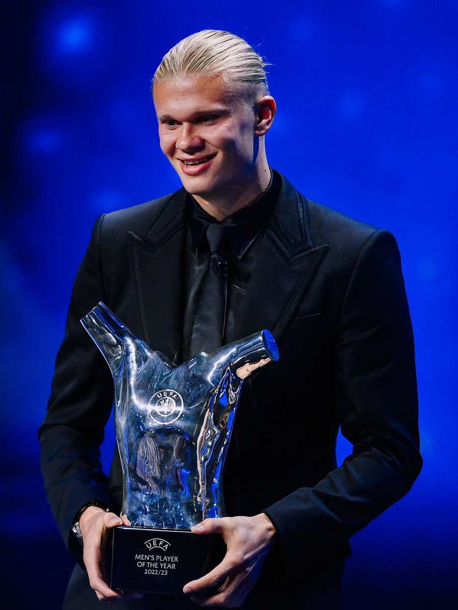 ManCity's tweet photo. 31.08.22 - Second City hat-trick 🎩
31.08.23 - UEFA Men's Player of the Year 🥇
31.08.24 - Eleventh City hat-trick ⚽️

Simply, @Erling ✨ https://t.co/j72n9ZmxZY