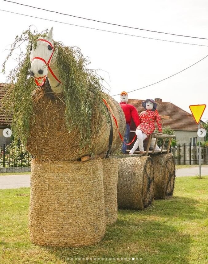 WojPawelczyk's tweet photo. The harvest season does not have to be boring and it surely is not boring in Poland.

Polish farmers have a great imagination: https://t.co/gHMZViKq1c