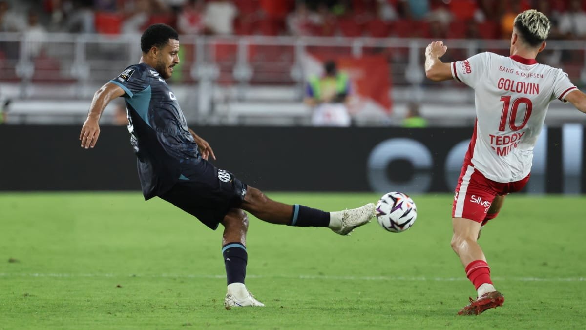 mathis_football's tweet photo. 👀 JE SUIS LE SEUL À TROUVER EGAN-RILEY 🏴 SUPER LOURD SUR LE TERRAIN ?
😬 J’ai l’impression qu’il se fait très souvent manger dans les duels physiques…
🤔 Je suis le seul à avoir cette impression ?
#TeamOM #ASMOM https://t.co/2dJqqdK1ZC