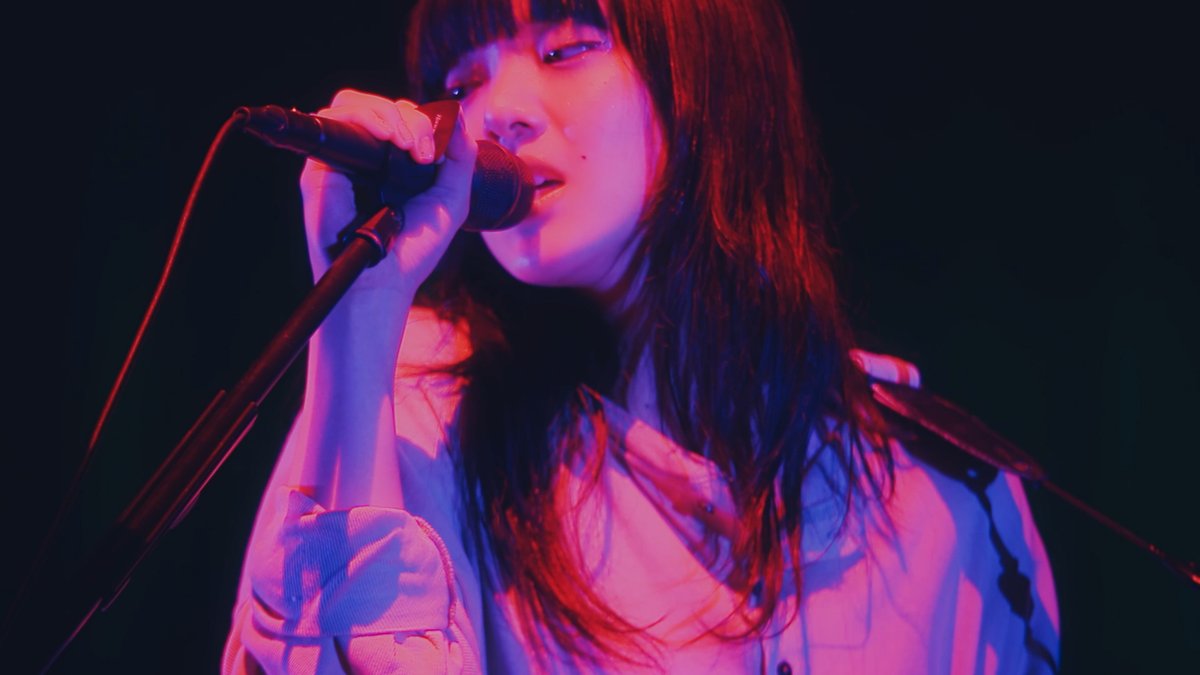 unborde's tweet photo. 【🗓️発売まであと10日！】
『AIMYON BEST ALBUM - 唇を追え！-』

本日からの9月9日（水）まで毎夜20時に10日連続YouTubeにてライブ映像を公開決定📢💫

本日は...！
「愛を伝えたいだとか」のライブ映像を公開。
公開は20時、お楽しみに🌹
https://t.co/QkIVVSXcFu https://t.co/squhvkVhzA
