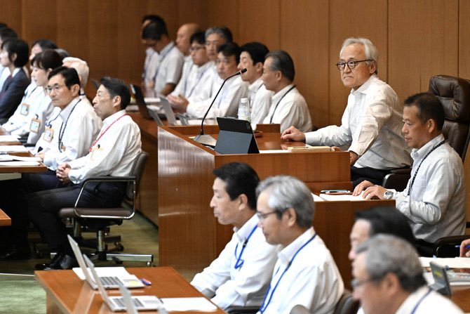 teshi729's tweet photo. 裏切者を処分したら自分達が非公認として処分されてる。

こう言う寓話ありそう。 https://t.co/FSpGcuQLMt