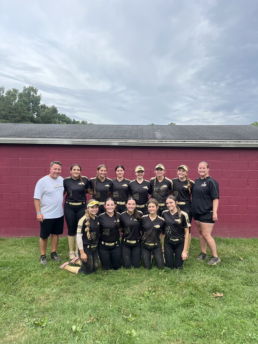 16UOHT3MavsGold's tweet photo. Fun weekend with these ballers vs some solid competition at the @WalshUSoftball team camp!  After only 2 weekends together, I couldn’t be happier with how they’re gelling!  Max energy/effort with great attitudes!  These girls genuinely care for one other and are having a blast! https://t.co/0zTloMkoYI