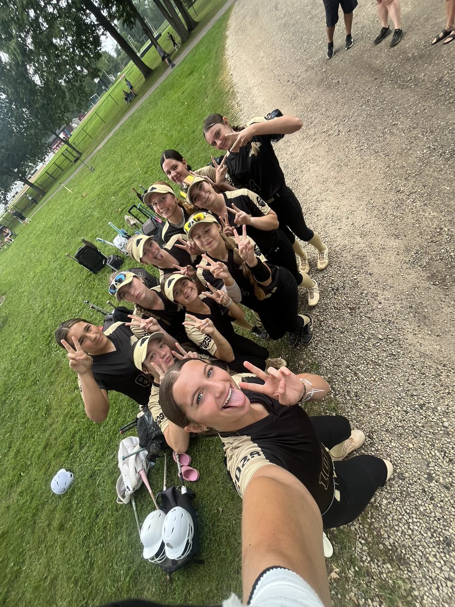 16UOHT3MavsGold's tweet photo. Fun weekend with these ballers vs some solid competition at the @WalshUSoftball team camp!  After only 2 weekends together, I couldn’t be happier with how they’re gelling!  Max energy/effort with great attitudes!  These girls genuinely care for one other and are having a blast! https://t.co/0zTloMkoYI