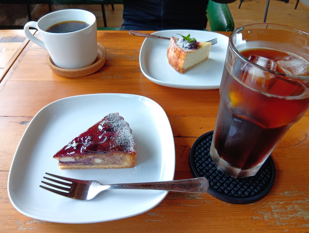 Fiona_Counter's tweet photo. 展望台に登って一息つくカフェライド。まだまだ暑い1日でした。 https://t.co/6sAPdtC8KT