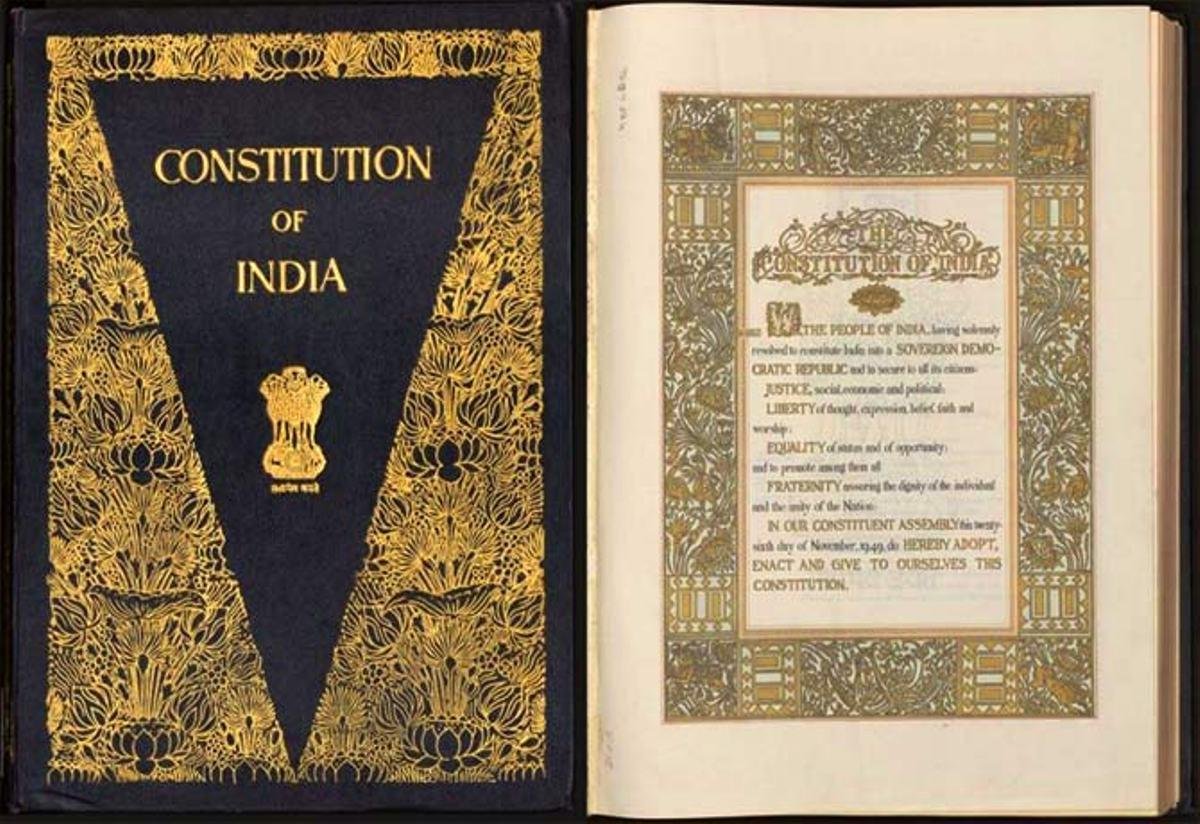 JanhitMahfuz's tweet photo. समाज सुधारने का दावा करने से पहले संविधान समझिए। 🇮🇳

भारत की ताकत हमारी विविधता और आपसी सम्मान में है।

अभिव्यक्ति की स्वतंत्रता हमारा अधिकार है, लेकिन नफरत, हिंसा और समाज में वैमनस्य फैलाना किसी का अधिकार नहीं हो सकता।

लोकतंत्र में फैसला भीड़ नहीं, कानून करता है। https://t.co/99LTRMG24Q