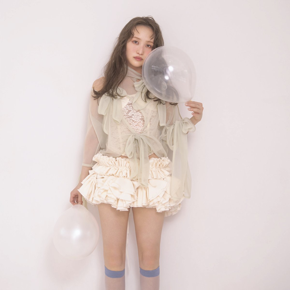 sweet_twjp's tweet photo. 【百田夏菜子】”等身バランスを意識！” ファッションのこだわりや好きなものなどネホハホ♡【sweet独占インタビュー】 https://t.co/6Nv28qzCuS https://t.co/S38bnFbN6y