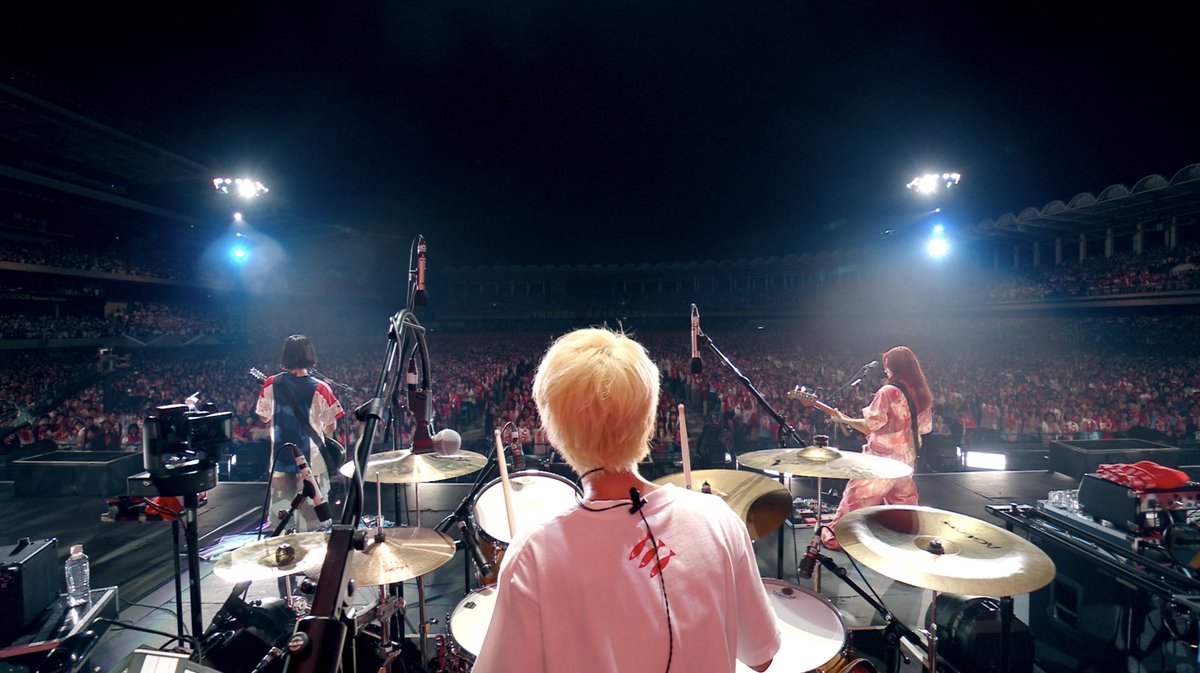 SHISHAMO_BAND's tweet photo. さらに!!!

Blu-ray Discリリースに先駆け
YouTubeにて、

🔴「明日も」SHISHAMO THE FINAL!!! 〜Thanks for everything〜 Ver.🔴

を公開!!!

メンバー3人全員揃ったSHISHAMOの最後の「明日も」のライブ映像をぜひご覧下さい🐟!!!(スタッフ)

https://t.co/GWElGFsC5t https://t.co/osQvwK2iM3