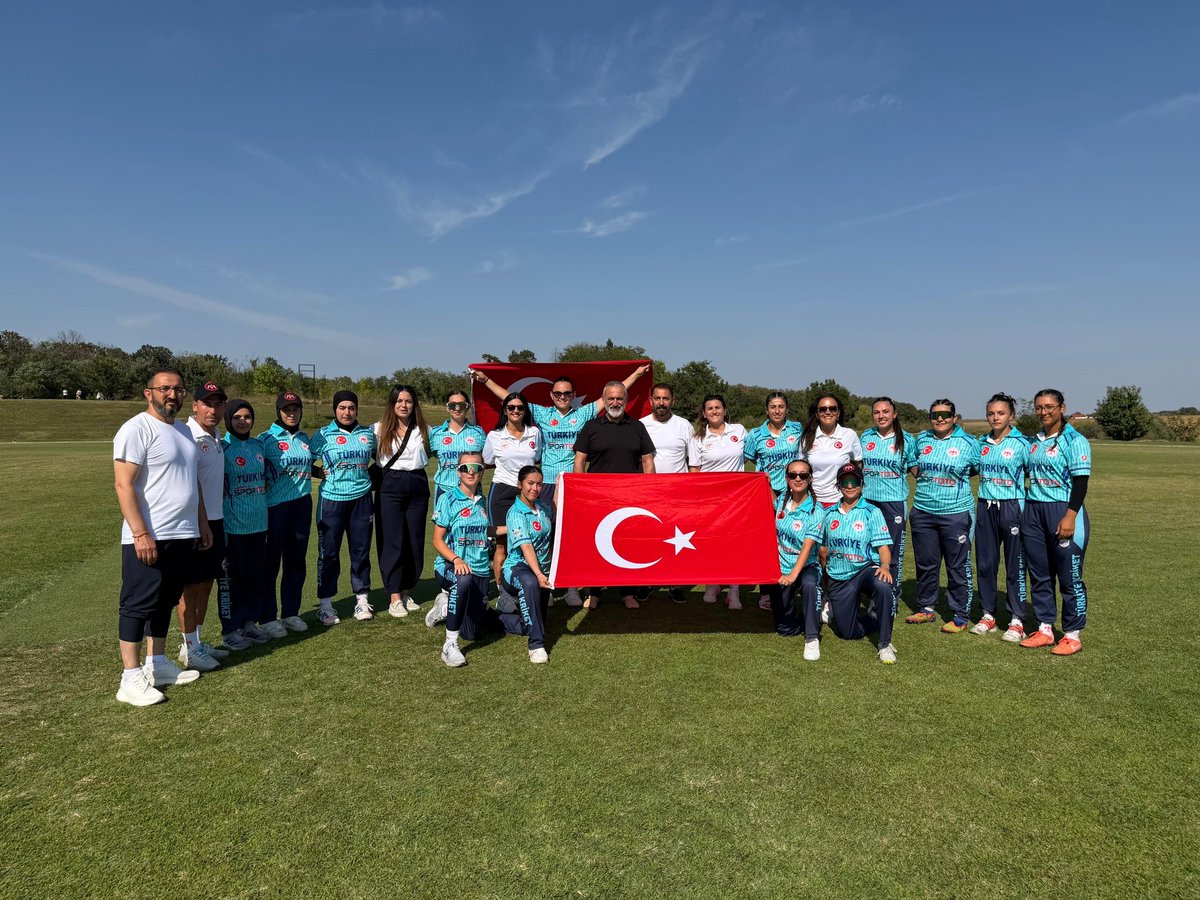 hamzayerlikaya's tweet photo. 🏏 Şampiyon TÜRKİYE! 🏆🇹🇷

Romanya’da düzenlenen Kadınlar Kriket Kıta Kupası’nda Ay yıldızlı formayla büyük bir başarıya imza atarak şampiyonluğa ulaşan sporcularımızı ve teknik ekibimizi yürekten kutluyorum.👏🏻 https://t.co/72pQj3BxBr