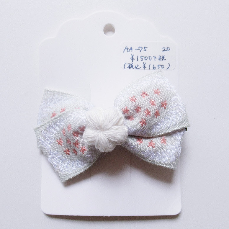 C_CHOCOLAT_C's tweet photo. 【創作品入荷情報！】
こんばんは、スタッフＳです(=ﾟωﾟ)ﾉ
【AA-75】[Najewdael]様（@najewdael） にレースとまん丸お花が可愛らしいリボンヘアクリップをご納品いただきました(*^^*)
是非、ご覧下さい☆彡
#キャラメル_創作 
https://t.co/5n1JKwn89q https://t.co/GIT7r6ibtV