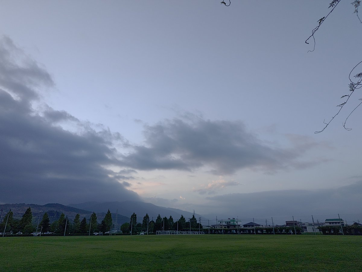 TKCkanban's tweet photo. 8月も終わりですね
まだ暑い日が続きそうですね
＃雲　＃天気　＃散歩 https://t.co/LwBT0udl4x