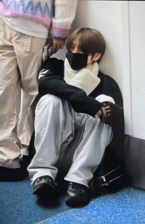 gyu_yu_day's tweet photo. ㅈㄴ 신경쓰이는 재질임 https://t.co/5sh4uPiBS0