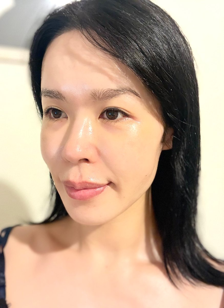 アラフォーともなると目元、ほうれい線がしぼんでくるんだけど、ボルフィリンという成分が気になってる！

脂肪細胞に働きかけて、ふっくらとしたハリとボリュームを与える成分らしい。メディキューブから出たこのクリームを毎晩目元、ほうれい線、首に塗り込んでるんだけど、翌朝なんかいい感じなのよ！

プラセンタ ・コラーゲン ・アスタキサンチン ・セラミドをリポソーム化してるらしいんだけど、どう考えても元気なくなってきた肌にいいよね？😂PR