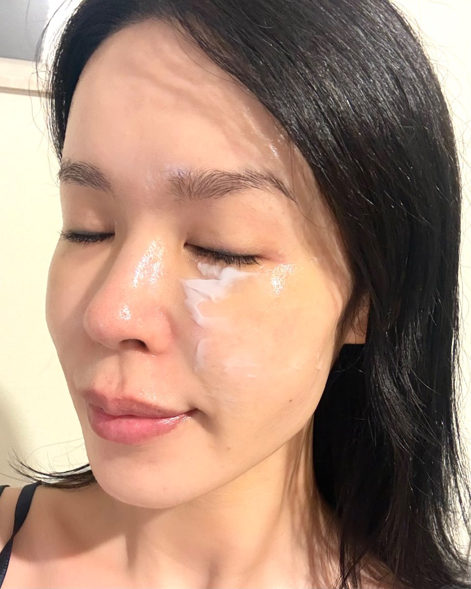 アラフォーともなると目元、ほうれい線がしぼんでくるんだけど、ボルフィリンという成分が気になってる！

脂肪細胞に働きかけて、ふっくらとしたハリとボリュームを与える成分らしい。メディキューブから出たこのクリームを毎晩目元、ほうれい線、首に塗り込んでるんだけど、翌朝なんかいい感じなのよ！

プラセンタ ・コラーゲン ・アスタキサンチン ・セラミドをリポソーム化してるらしいんだけど、どう考えても元気なくなってきた肌にいいよね？😂PR