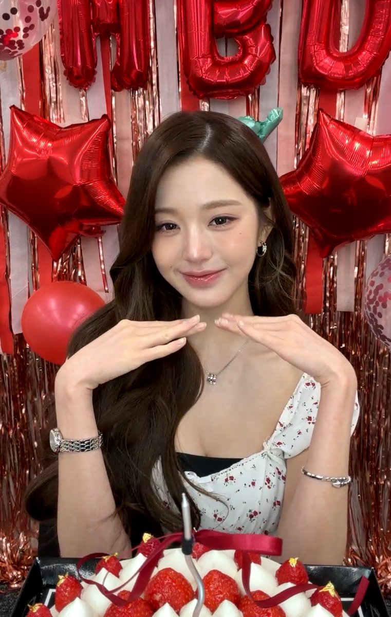 102pinku's tweet photo. 벌스데이프린세스❣️❣️❣️❣️ https://t.co/v2QCbZUDA9