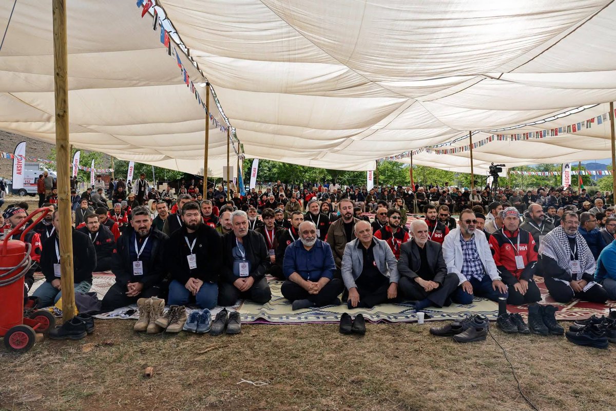 omer_derin's tweet photo. Yürekleri iyilikte, dilleri adalette birleşen sevdalılarla Kayseri Yahyalı Kürsiyen Yaylası’nda buluştuk. Türkiye’nin dört bir yanından aynı dertle dertlenen kardeşlerimizle omuz omuza verdik

Gözümüz de gönlümüz de  Gazze’de Doğu Türkistan’da Sudan’da Yemen’de, mazlum beldelerde https://t.co/XTZjm9MpiG